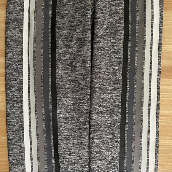 Victoria's Secret PINK Ultimate Highwaist Legging Gray Stripes Size XS - Picture 8 of 12